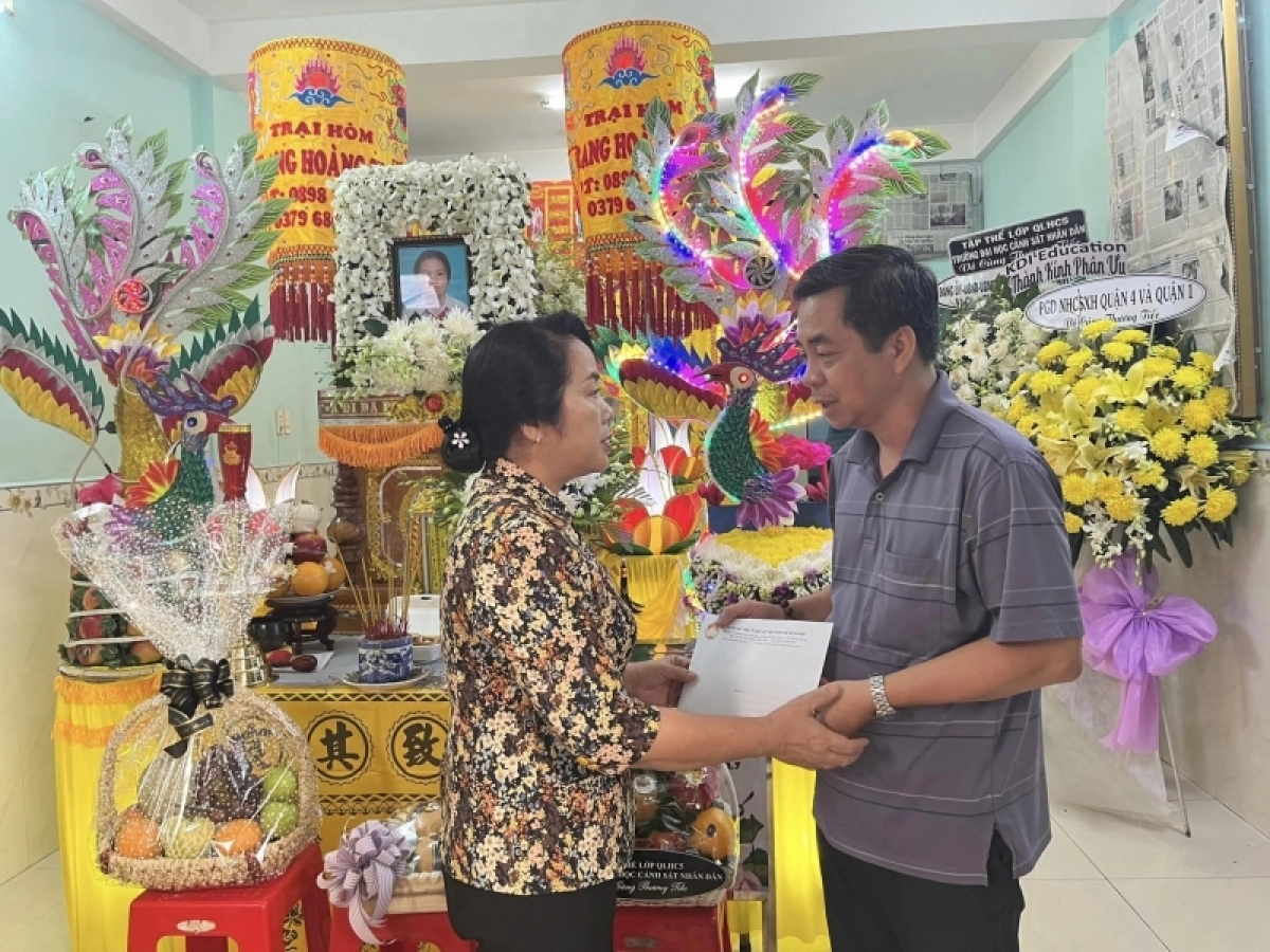 TP.HCM hỗ trợ gia đình nữ sinh tử vong trong vụ sập cửa hàng Circle K 40 triệu đồng-1