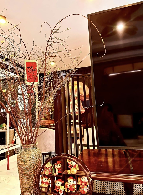 Sau ồn ào tình ái, Phương Oanh hé lộ không gian Tết rực rỡ trong căn hộ cao cấp sang trọng-4