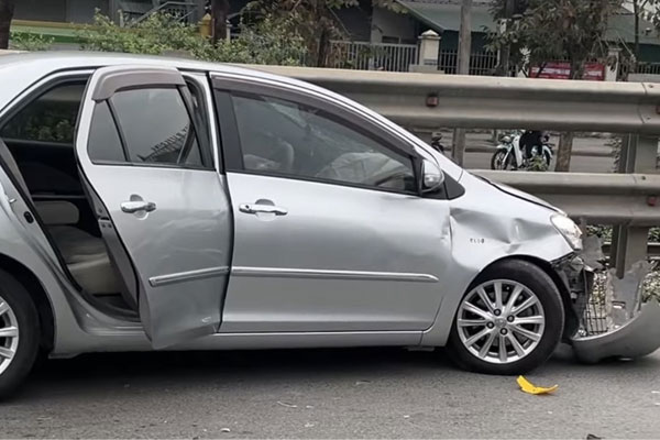 Xe Vios tông 8 người nhập viện: Tài xế có nồng độ cồn kịch khung-1