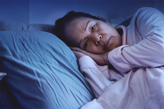 Một đêm mẹ chồng ngủ mớ khóc như mưa, hôm sau tôi đưa luôn bà thẻ ngân hàng 600 triệu-1