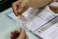 29 Tết nhận kết quả giám định cha con, tôi bị vợ mắng to: “Không phải con ruột anh thì anh không nuôi sao?”