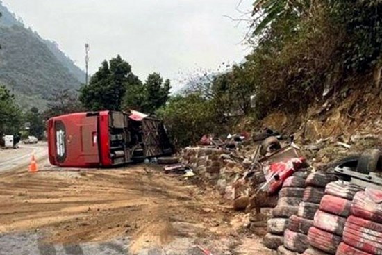 Vụ xe khách gây tai nạn khiến 3 người tử vong: Bắt tạm giam chủ và lái xe