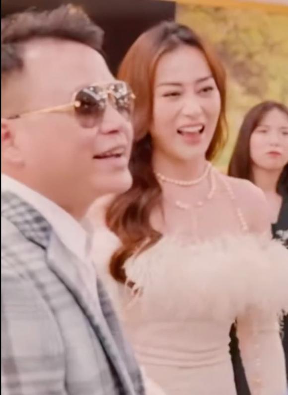 Lộ clip Shark Bình nắm tay Phương Oanh đi tiệc và giới thiệu khách khứa như nữ chủ nhân-2