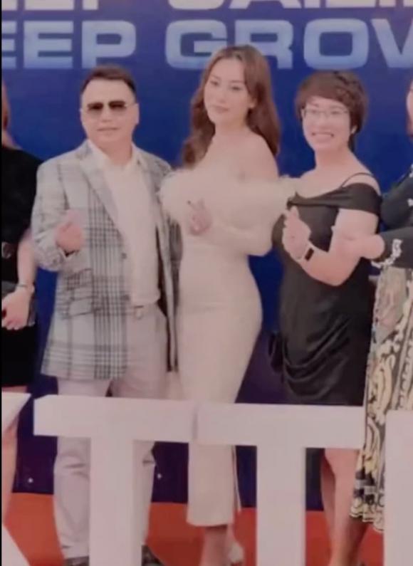 Lộ clip Shark Bình nắm tay Phương Oanh đi tiệc và giới thiệu khách khứa như nữ chủ nhân-5