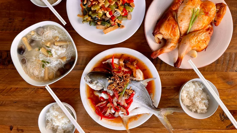 Tại sao người Trung Quốc nhất định phải ăn cá vào đầu năm mới?-1
