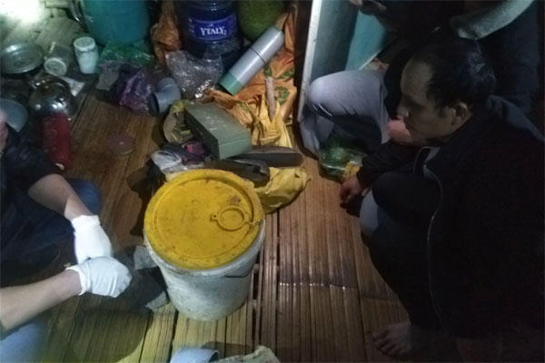 Đào rừng ế ẩm, người bán vứt thành đống trên phố chiều 30 Tết-14