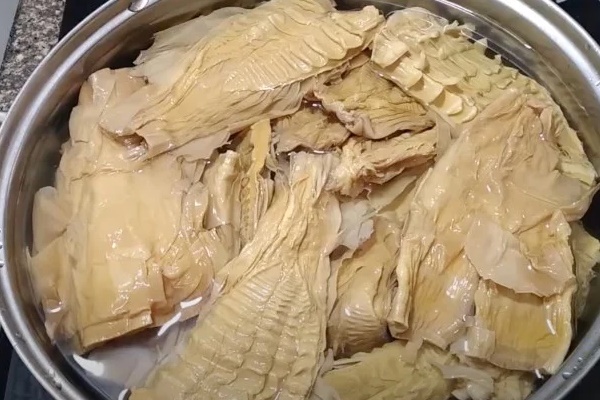 Măng khô ngâm nước lã là chưa đủ, thêm thứ này măng nhanh mềm, nhả sạch độc tố-3