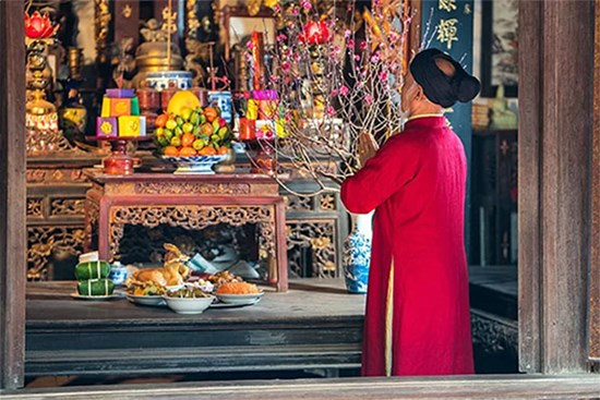 Văn khấn mùng 2 Tết Nguyên Đán Quý Mão 2023 chi tiết nhất