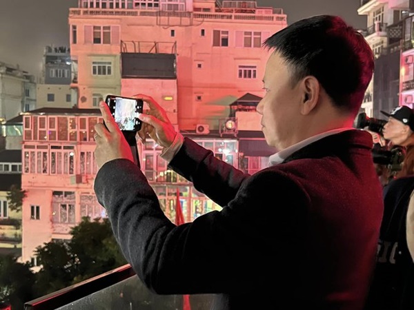 Pháo hoa rực rỡ bầu trời chào đón năm mới Quý Mão 2023-10