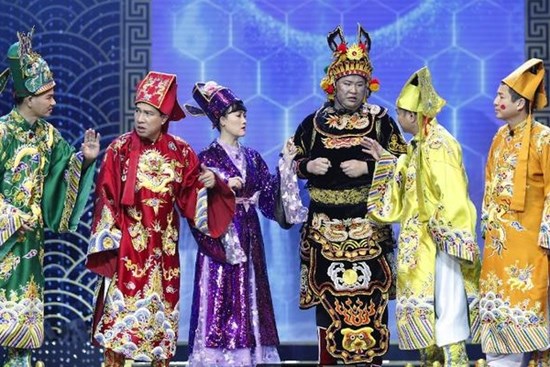 'Táo Quân 2023' nóng hổi chuyện giám đốc đăng kiểm không biết chữ