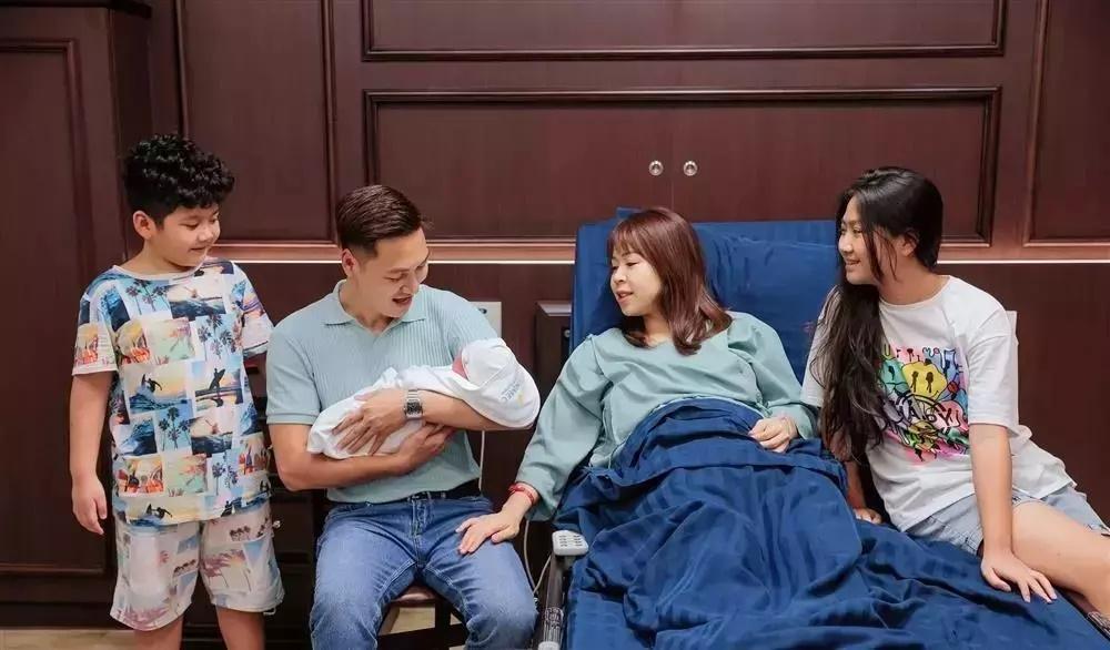 Vợ Mạnh Trường khoe ảnh Tết, đã mắt cơ ngơi sang xịn-8