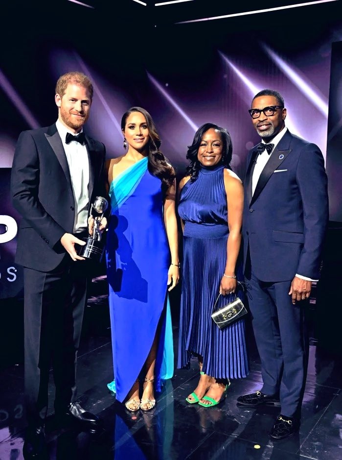 Thông điệp bí mật của Meghan-7