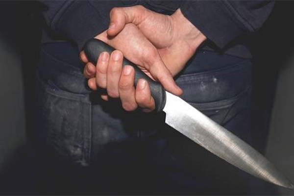 Thanh niên rơi từ tầng 11 chung cư xuống mái tôn được giải cứu-2