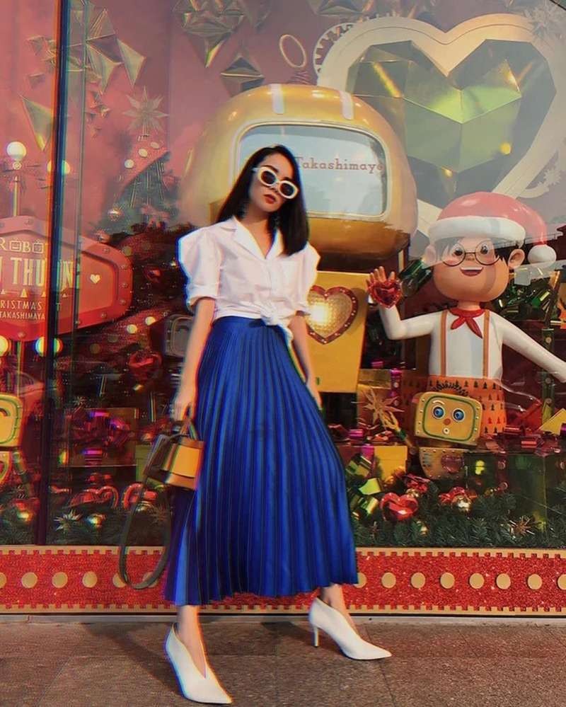 Tham khảo 10 cách phối chân váy xếp ly chuẩn mốt của sao Việt để Tết 2023 luôn được khen mặc đẹp-7