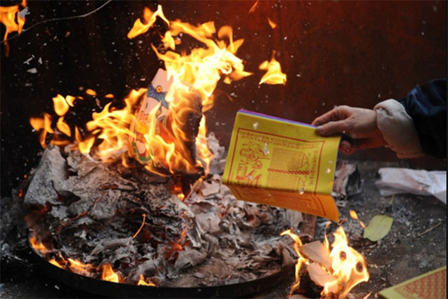 Văn khấn hóa vàng Tết Nguyên Đán Quý Mão 2023 chuẩn xác nhất để cả năm an lành-1