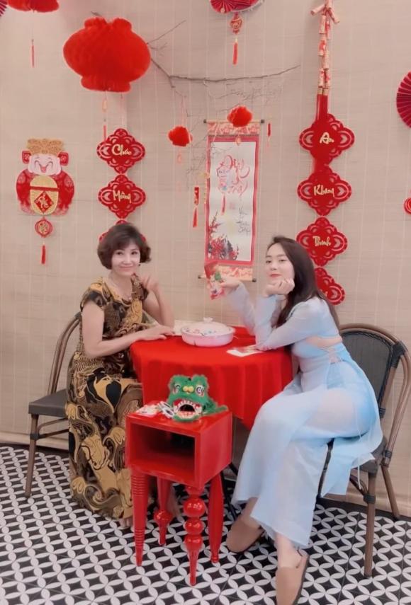 Hiếm lắm mới thấy Minh Hằng khoe ông xã, lại còn khóa môi cực ngọt-5