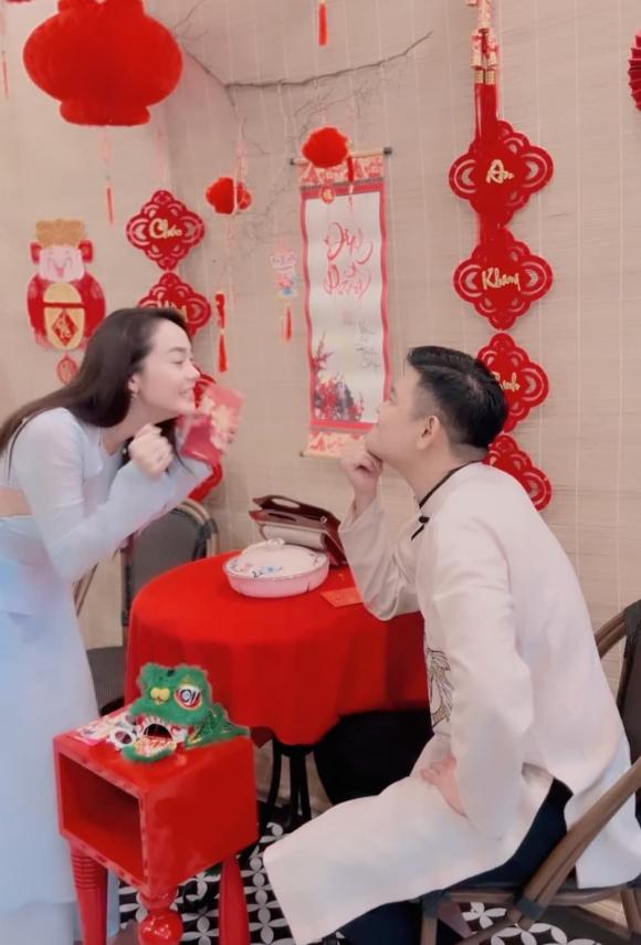 Hiếm lắm mới thấy Minh Hằng khoe ông xã, lại còn khóa môi cực ngọt-8