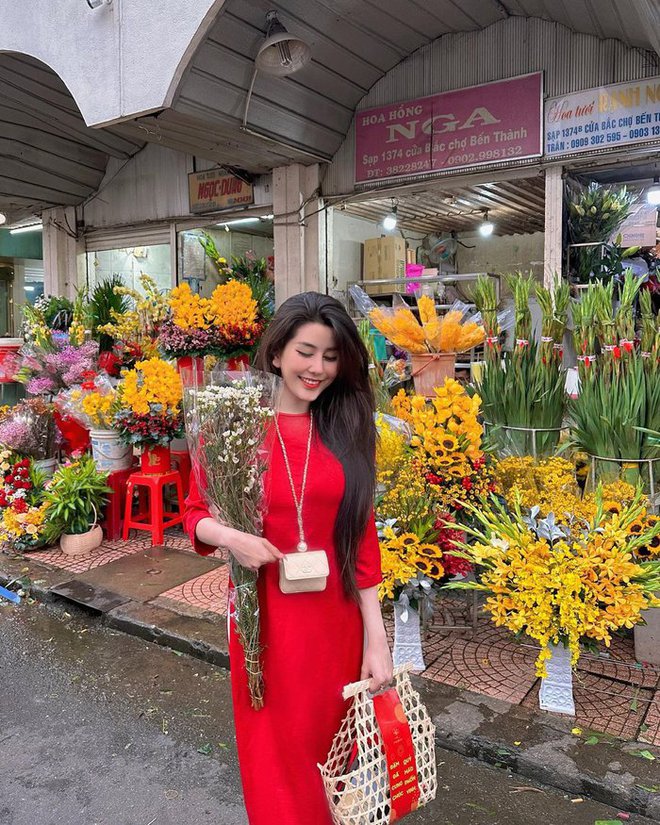 Dàn hot girl xúng xính áo dài đón năm mới-5