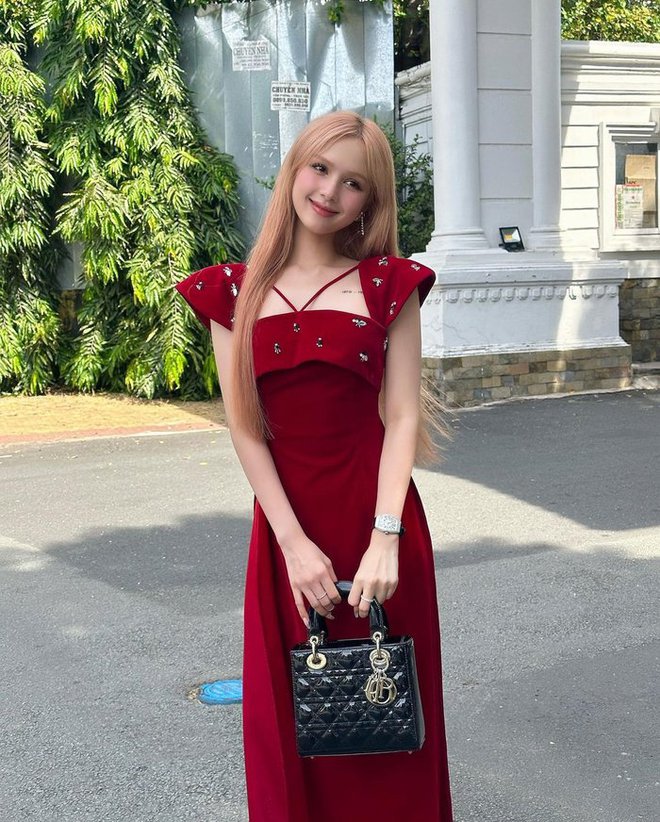 Dàn hot girl xúng xính áo dài đón năm mới-2