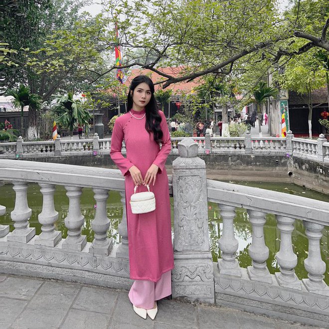 Dàn hot girl xúng xính áo dài đón năm mới-7