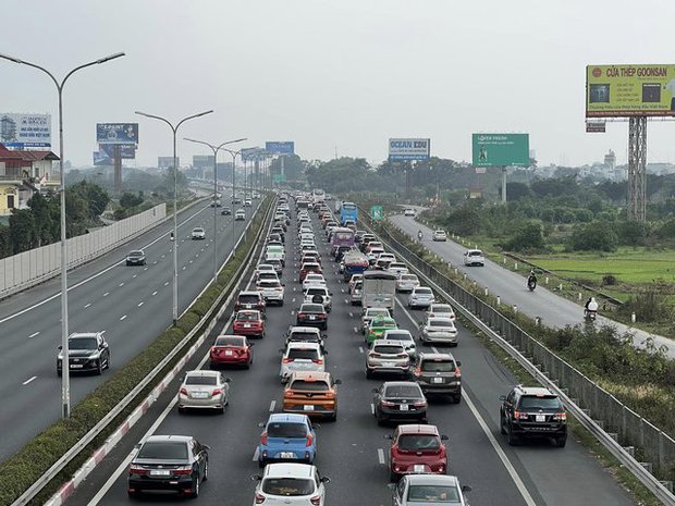 Vành đai 3 từ Phạm Hùng tới trạm thu phí Pháp Vân ùn tắc trong sáng mùng 2 tết-8