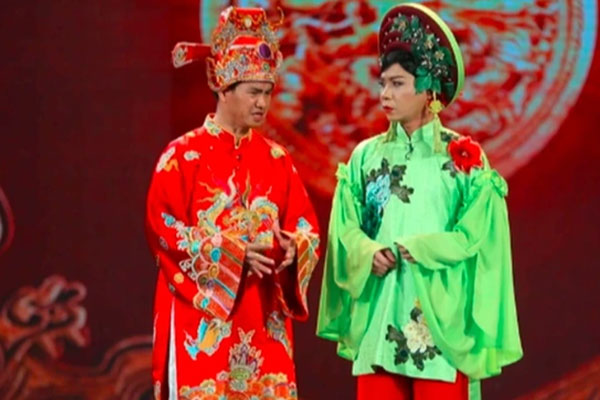 Khai xuân Tết Quý Mão: Giá rau xanh đắt cắt cổ, hàng hóa ổn định-2