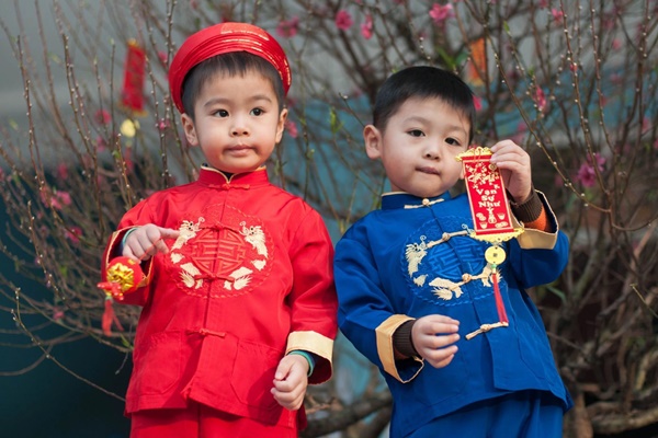 Bác mừng tuổi cho cả 2 em cháu ở nhà nhé! – Câu nói của con khiến tôi lặng người vì xấu hổ-1