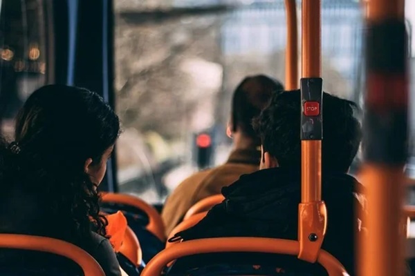 Tôi thích ăn Tết trong im lặng: Tiếng lòng của người đàn ông 30 tuổi vang lên trong thành phố nhộn nhịp-1