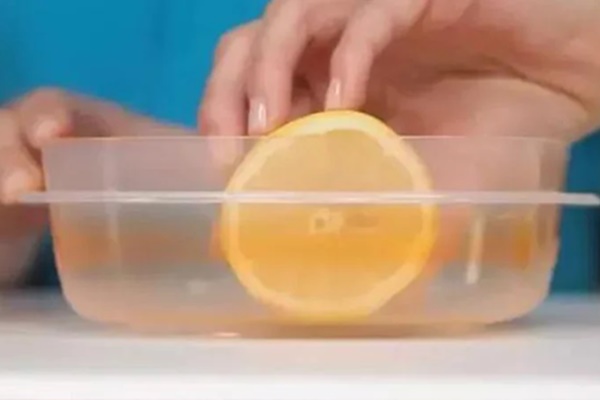 Chỉ 1 thìa nhỏ này hộp bảo quản thực phẩm nhiều dầu mỡ cỡ nào cũng sạch bóng-3