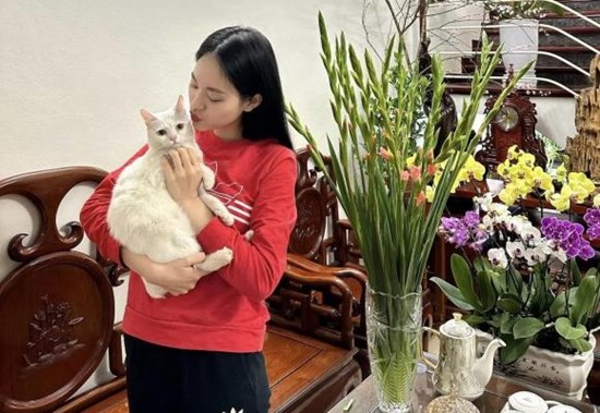 Hé lộ không gian nhà ngày Tết của Á hậu 1 Trịnh Thùy Linh