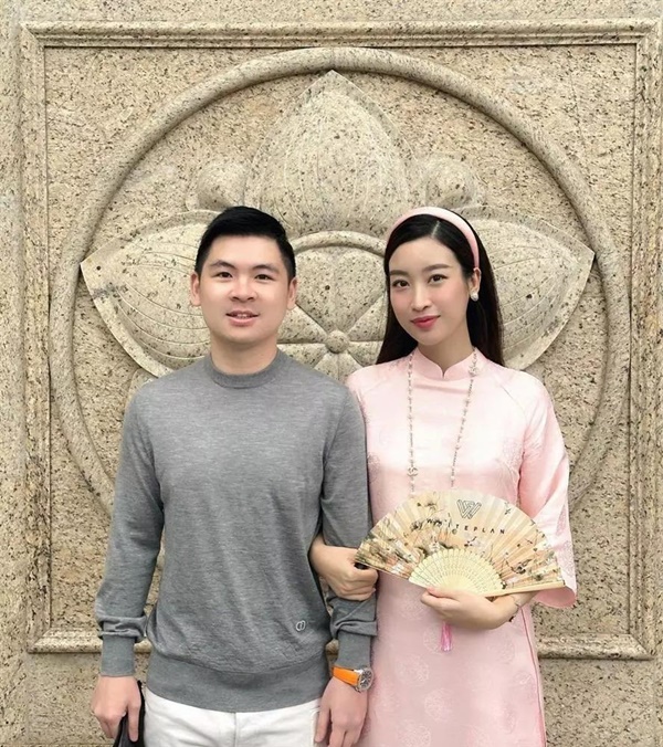 Đỗ Mỹ Linh và chồng gây tranh cãi vì đi xe máy không đội mũ bảo hiểm-8