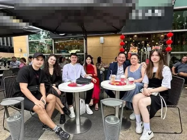 Đặng Văn Lâm đưa bồ hơn tuổi về ra mắt bố mẹ dịp Tết-3