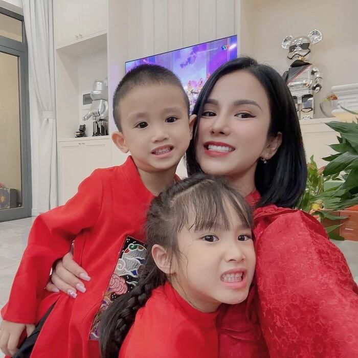 Diệp Lâm Anh nở nụ cười tươi rạng rỡ sau khi gặp lại con trai trong dịp Tết-2