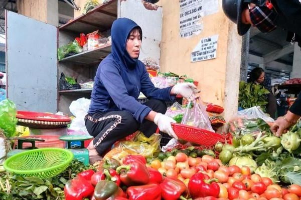 Sau Tết, hàng hóa đầy ắp siêu thị, chợ Hà Nội, giá ổn định-4