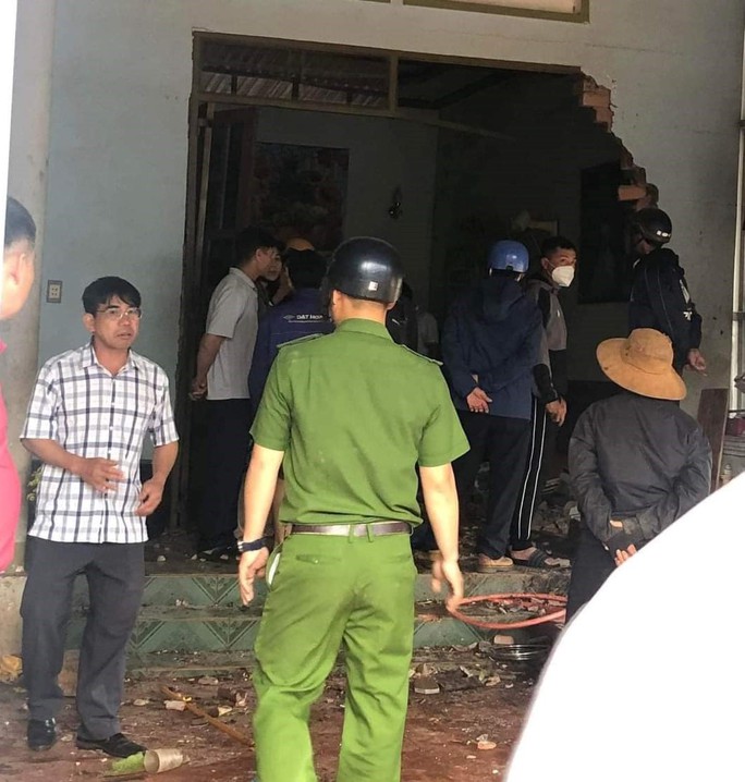 Ngủ trong nhà cũng bị xe con tông tử vong-3