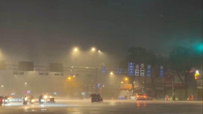 Chiều tối mồng 3 Tết: mưa to bất thường, cảnh báo ngập ở TP HCM, Bình Dương-3