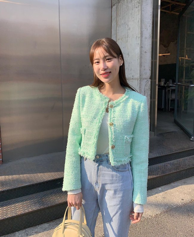 10 cách diện áo khoác vải tweed trẻ trung để đi du xuân-3