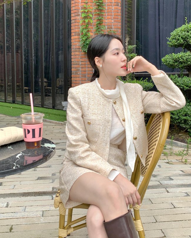 10 cách diện áo khoác vải tweed trẻ trung để đi du xuân-5