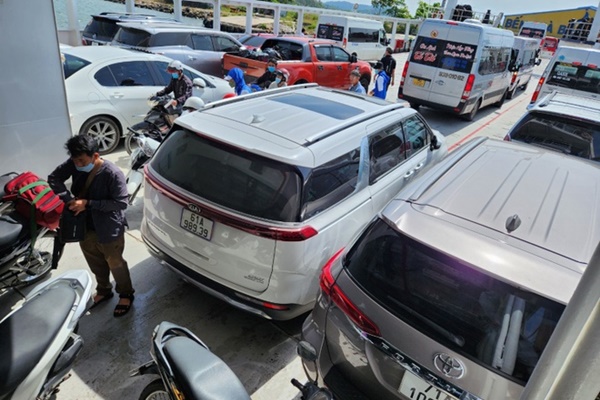 Phà ra Phú Quốc trễ chuyến nhiều giờ-2