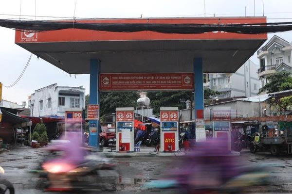 Giá xăng vượt 23.000 đồng/lít-1