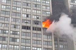 Cháy tòa nhà cao tầng ở Chicago khiến 1 người tử vong, 8 người bị thương