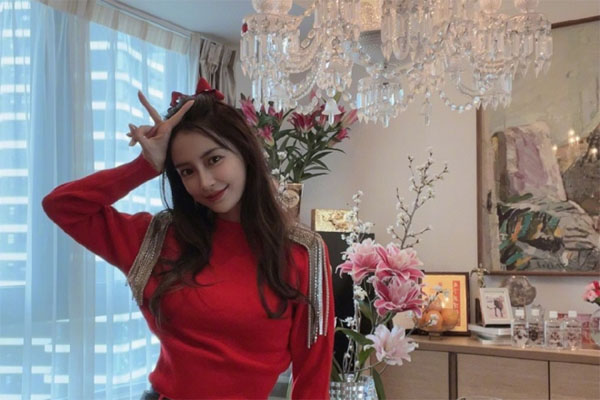 Bạn gái hot girl chấp nhận chuyện tình trong bóng tối với Huỳnh Hiểu Minh-4