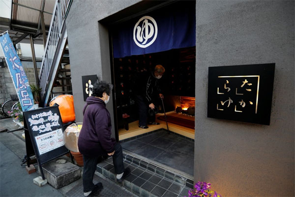 Cuộc sống trong những căn nhà đầy rác ở Nhật Bản-5