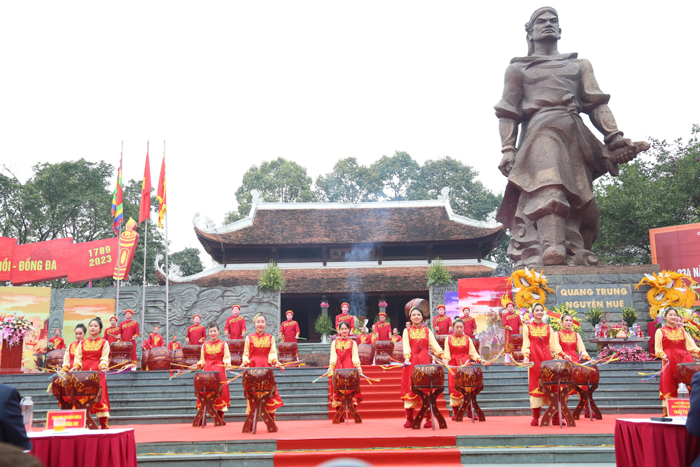 Chủ tịch UBND Thành phố Trần Sỹ Thanh dâng hương kỷ niệm 234 năm Chiến thắng Ngọc Hồi - Đống Đa-3