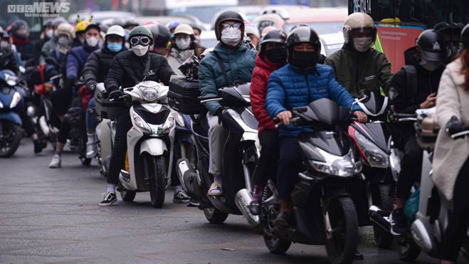 Người dân ùn ùn trở lại sau kỳ nghỉ Tết Âm lịch, cửa ngõ Thủ đô kẹt cứng-10