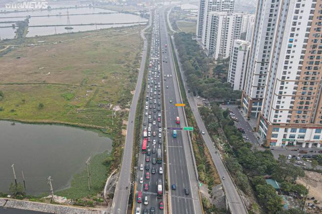 Người dân ùn ùn trở lại sau kỳ nghỉ Tết Âm lịch, cửa ngõ Thủ đô kẹt cứng-2