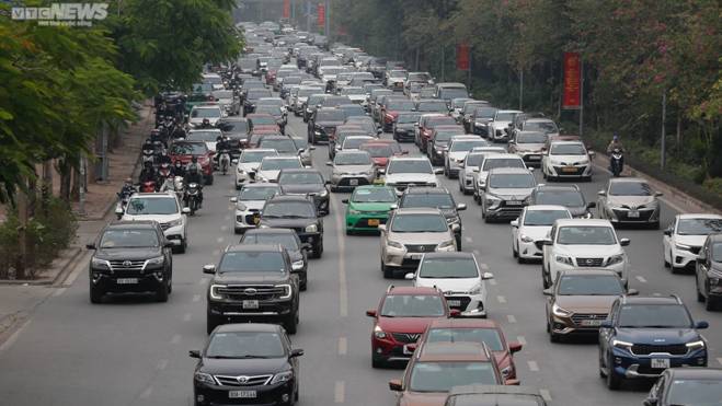 Người dân ùn ùn trở lại sau kỳ nghỉ Tết Âm lịch, cửa ngõ Thủ đô kẹt cứng-4