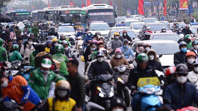 Người dân ùn ùn trở lại sau kỳ nghỉ Tết Âm lịch, cửa ngõ Thủ đô kẹt cứng-5