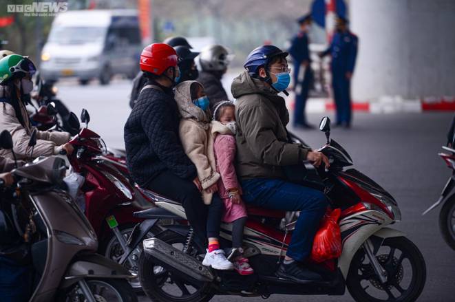 Người dân ùn ùn trở lại sau kỳ nghỉ Tết Âm lịch, cửa ngõ Thủ đô kẹt cứng-11