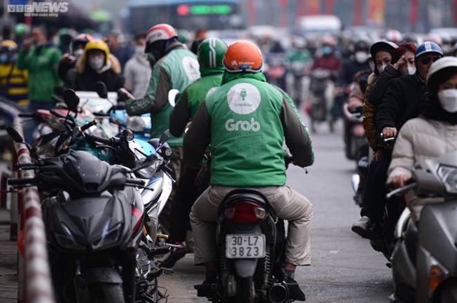 Người dân ùn ùn trở lại sau kỳ nghỉ Tết Âm lịch, cửa ngõ Thủ đô kẹt cứng-17